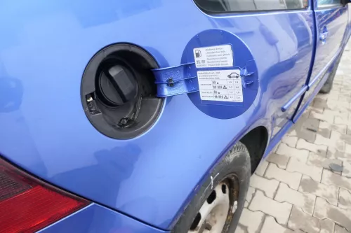 VW Golf 4 Limousine Tankdeckel Deckel Tank Tankverschluß blau LW5Y (165327)