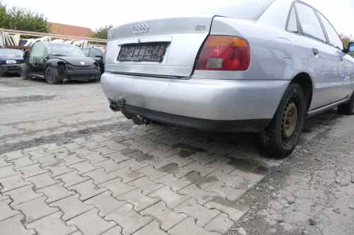 Audi A4 B5 Limousine Stoßstange hinten Heckstoßstange silber grau LY7M biscaBj99 (165397)