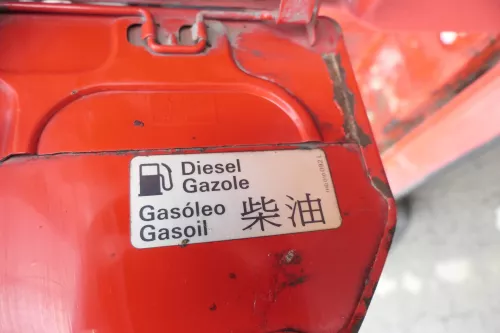 VW T4 Tankdeckel Tankklappe Tank Deckel Klappe rot (165432)