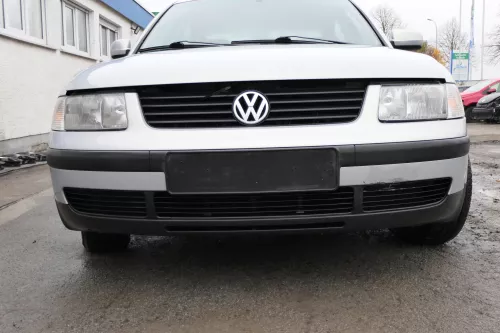 VW Passat 3B Stoßstange vorne Frontstoßstange Stoßfänger silber LB7Z grau Grill (165504)