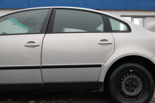 VW Passat 3B 3BG Limousine Tür hinten links silber grau LB7Z satinsilber (165506)