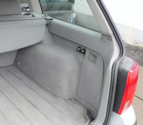 VW Passat 3BG 3B Abdeckung Verkleidung Kofferraum hinten rechts 3B9867428 grau