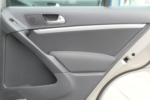 VW Tiguan 5N Türverkleidung Verkleidung Tür vorne+hinten Dynaudio schwarz (165941)