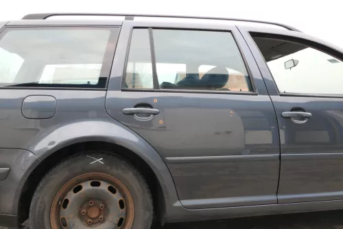VW Golf 4 Bora Tür hinten rechts nur Kombi /Variant grau LC7V ohne Anbauteile (166102)