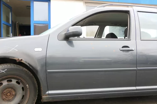 VW Golf 4 Bora Tür vorne links Fahrertür 4/5-Türer Kombi Variant grau blue LC7V