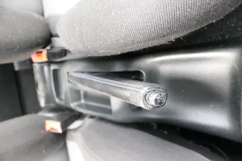 VW Golf 4 Bora Handbremse Feststellbremse schwarz Leder blaue Nähte (166118)