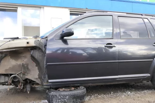 VW Golf 4 Bora Tür vorne links Fahrertür 4/5-Türer Kombi Variant schwarz LC9Z