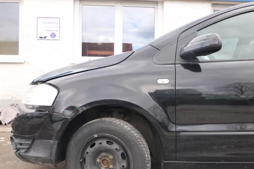 VW Fox Kotflügel vorne links schwarz L041 - DELLE (166448)
