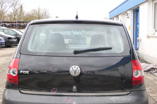 VW Fox 5Z Heckklappe Kofferraumklappe Klappe hinten + Scheibe schwarz L041 (166450)