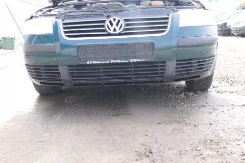 VW Passat 3BG Stoßstange vorne Frontstoßstange Stoßfänger grün LB6G (166566)