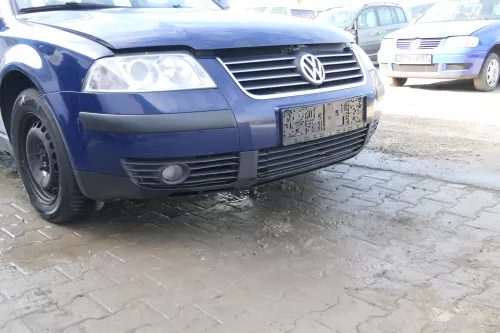 VW Passat 3BG Stoßstange vorne Frontstoßstange Stoßfänger blau LA5E (166640)