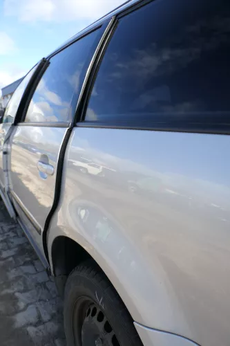 Passat 3B 3BG 3B6 Kombi Variant Tür hinten links silber grau LB7Z  (166905)