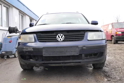 VW Passat 3B Stoßstange vorne Frontstoßstange Stoßfänger blau LB5N (166922)