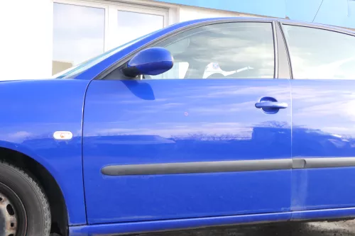 Seat Ibiza 6L Tür Fahrertür 4/5-Türer vorne links blau LS5G ohne Anbauteile (167190)