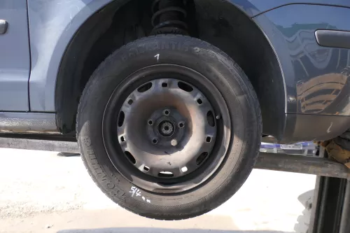 4x VW Polo 9N Felgen Reifen 165/70 R14 81T Sommerreifen 5jx14H2 ET35 ca. 4-5mm (167256)