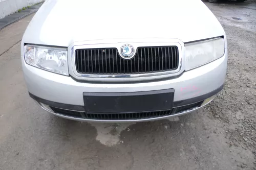 Skoda Fabia 6Y Stoßstange Stoßfänger vorne silber grau LF7T 2000-2004 - DELLE (167704)