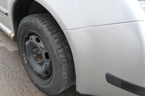 Skoda Fabia 6Y Stoßstange Stoßfänger vorne silber grau LF7T 2000-2004 - DELLE (167704)