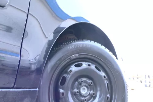VW Polo 9N Kotflügel vorne rechts schwarz L041 bis ca.Bj.2004  (167759)