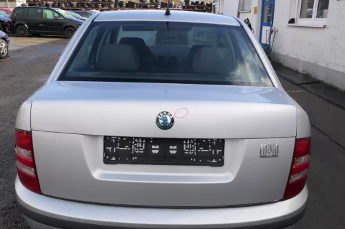 Skoda Fabia 6Y3 Stufenheck Heckklappe Kofferraumklappe hinten silber grau LF7T (167768)