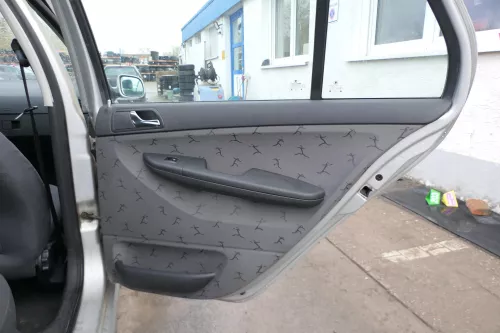 4 x Skoda Fabia 6Y Stufenheck Türverkleidung Verkleidung Tür vorn vorne links re (167772)