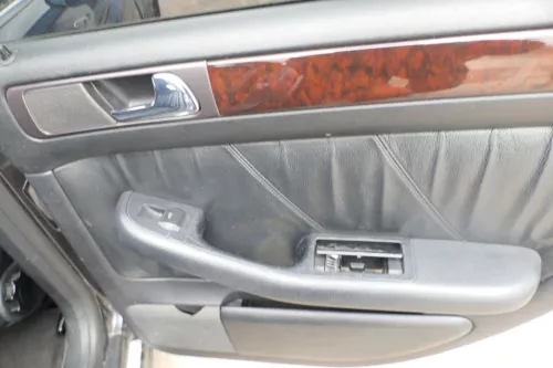 1x Audi A6 4B Türverkleidung Verkleidung Tür hinten rechts Leder onyx (167802)