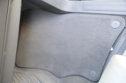 1x Original Audi Q7 4L Fußmatten Fußmatte vorne rechts grau Achatgrau (168131)