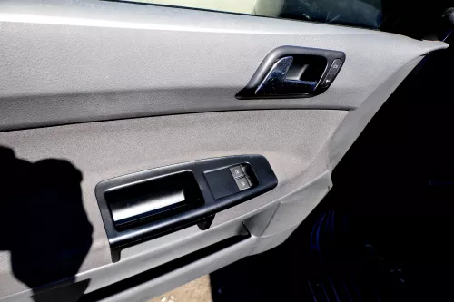1x VW Polo 9N Türverkleidung Verkleidung Tür vorne links 2/3-Türer Fahrertür (168372)
