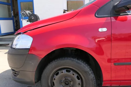 VW Fox Kotflügel vorne links rot LY3D - große Delle!!! (168518)