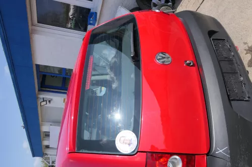 VW Fox 5Z Heckklappe Kofferraumklappe Klappe hinten + Scheibe rot LY3D - DELLE (168519)