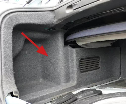 A4 8H Cabrio Abdeckung Verkleidung Kofferraum hinten links Seite schwarz (168669)