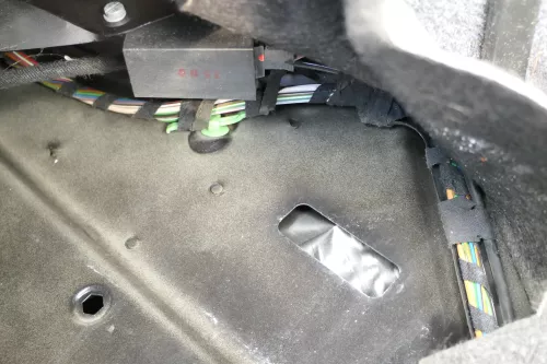 VW Golf 4 Limousine feste starre Anhängerkupplung mit Kabelbaum komplett Brink (168820)