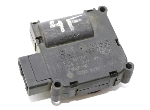 VW T5 A6 4F Touareg Stellmotor Heizung Luft 4F0820511A (169600)