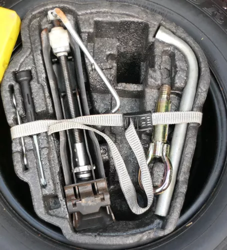VW Golf 6 7  Plus Bordwerkzeug Pannenset Wagenheber für Ersatzrad Notrad (169781)