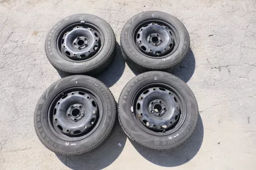 4x VW Polo 9N Felgen Reifen 165/70 R14 81T Sommerreifen 5jx14H2 ET35 ca. 4-5mm (170129)