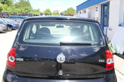 VW Fox 5Z Heckklappe Kofferraumklappe Klappe hinten + Scheibe schwarz L041