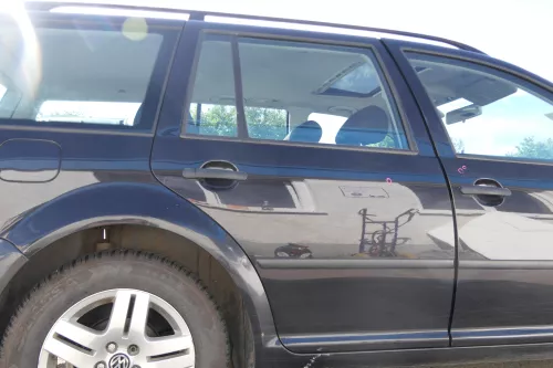 VW Golf 4 Bora Tür hinten rechts nur Kombi / Variant schwarz LC9Z -ohne Anbautei (170364)