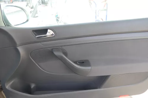 1x VW Golf 5 2/3-Türer Türverkleidung Verkleidung Tür vorne rechts (170393)