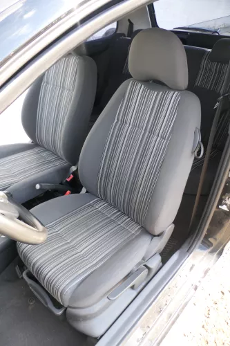 VW Fox Sitz Fahrersitz vorne links OHNEAirbag höhenverstellbar  v (170848)