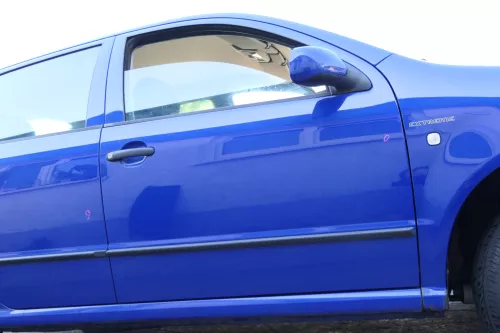 Skoda Fabia 6Y Kombi Limousine Tür vorne rechts Beifahrertür blau LF5K (170899)