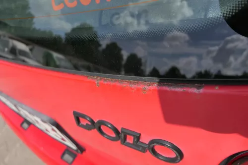 VW Polo 6N Heckklappe Klappe hinten Kofferraumklappe mit Scheibe rot LP3G (171172)