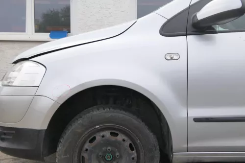 VW Fox Kotflügel vorne links silber LA7W grau