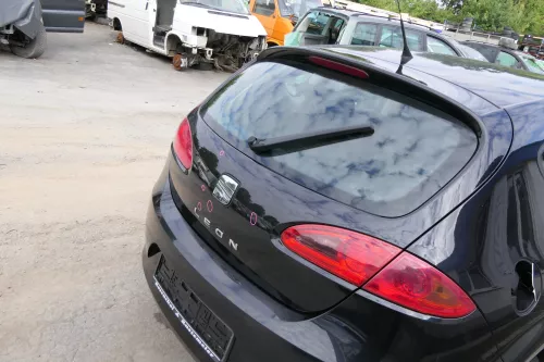 Seat Leon 1P Heckklappe Klappe hinten Kofferraumklappe schwarz LC9Z + Scheibe (171315)
