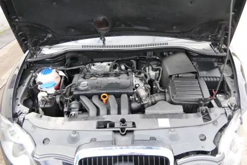 VW Golf 5 A3 2.0 FSI Leitung Leitungen Kraftstoffleitung Rohre Rohr 06F127509N