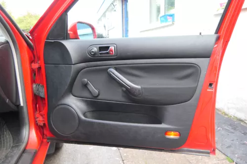 1x VW Golf 4 Bora Türverkleidung Verkleidung Tür vorne rechts 4/5-Türer schwarz (171596)