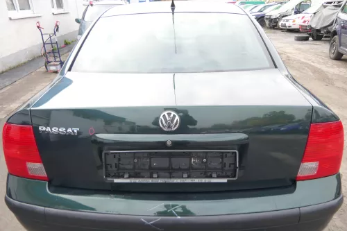 VW Passat 3B Limousine Heckklappe Klappe hinten Kofferraumklappe grün LC6N