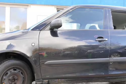 Skoda Fabia 5J Kombi + Limo Tür vorne links Fahrertür schwarz LF9R - Mängel (172019)
