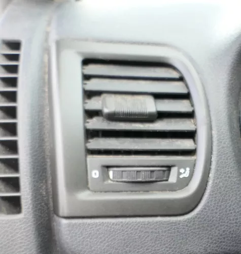 Skoda Fabia Roomster 5J Lüftungsdüse Düse Lüftung vorne linls 5J0820045  9B9