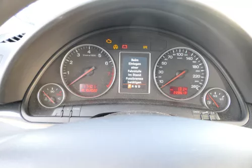 Audi A4 8E B6 Tacho Tachometer Kombiinstrument 8E0920930K Benziner (172081)