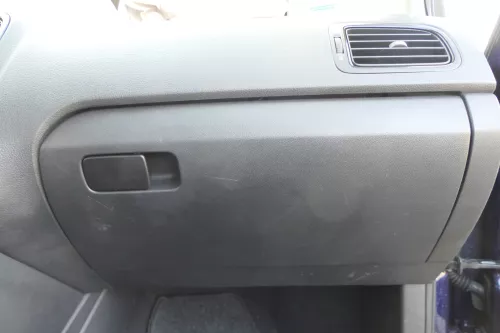 VW Polo 6R Handschuhfach schwarz Handschuhfachdeckel Deckel Klappe (172388)