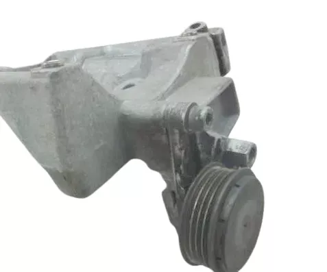 VW Passat 3B Halter Konsole für Klimakompressor Träger 06B260885D 2,0 AWT (172492)